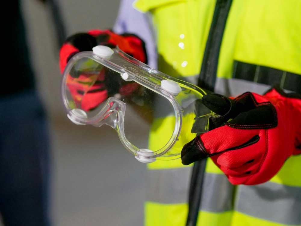 Tips to Avoid Workplace Eye Injuries
